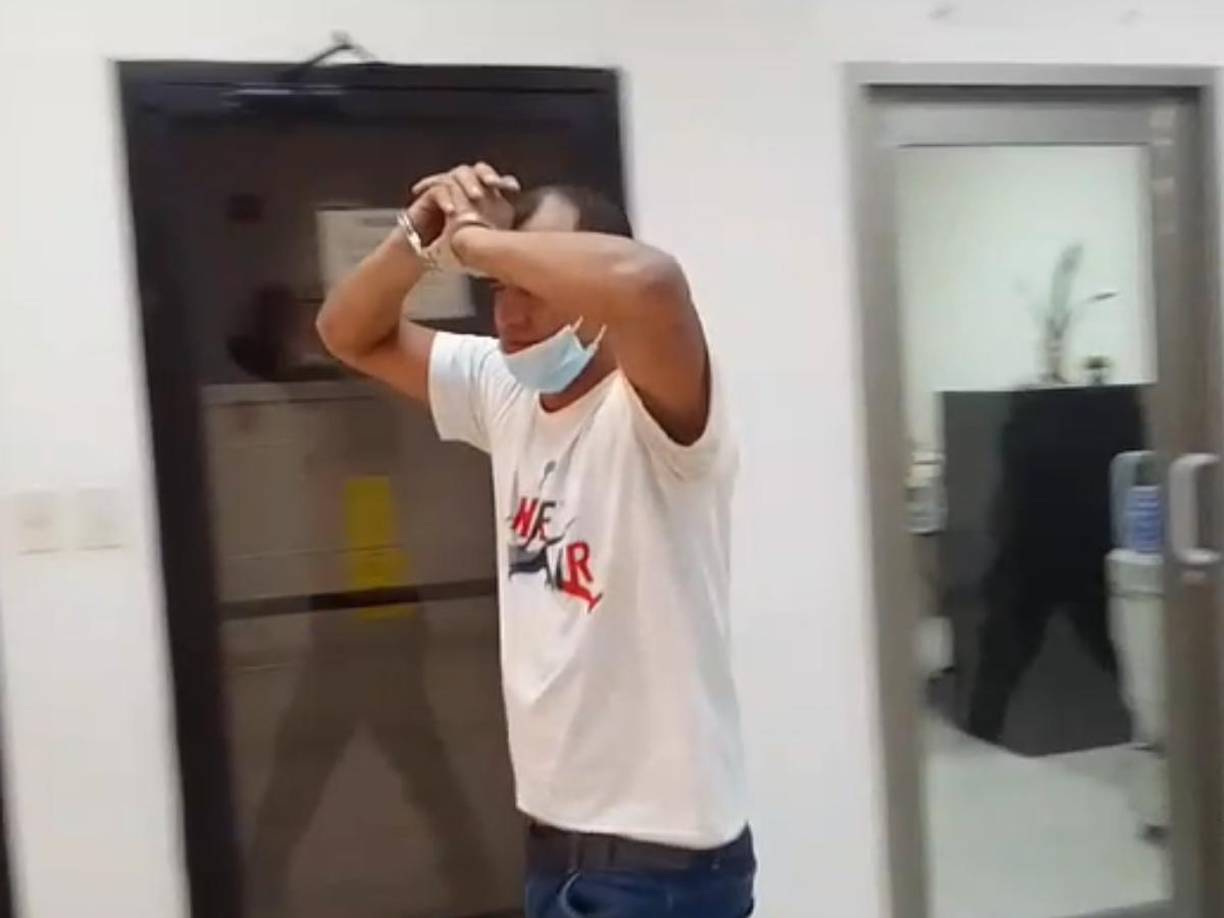 Geovany Alberto Agurcia Pan a su salida de los juzgados en San Pedro Sula.