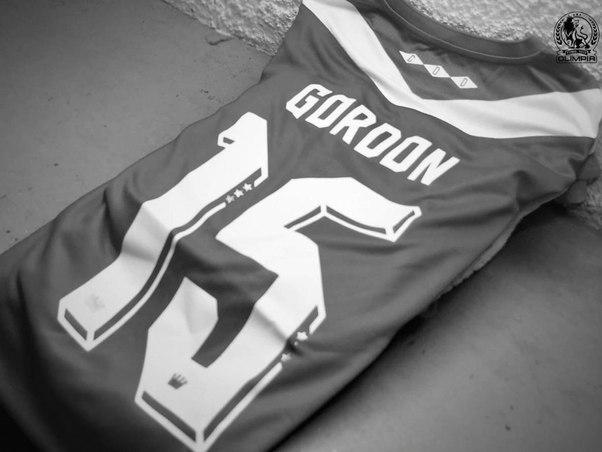 Y es que el joven futbolista de 21 años sufrió en la madrugada de este domingo un terrible accidente que le terminó costando la vida.