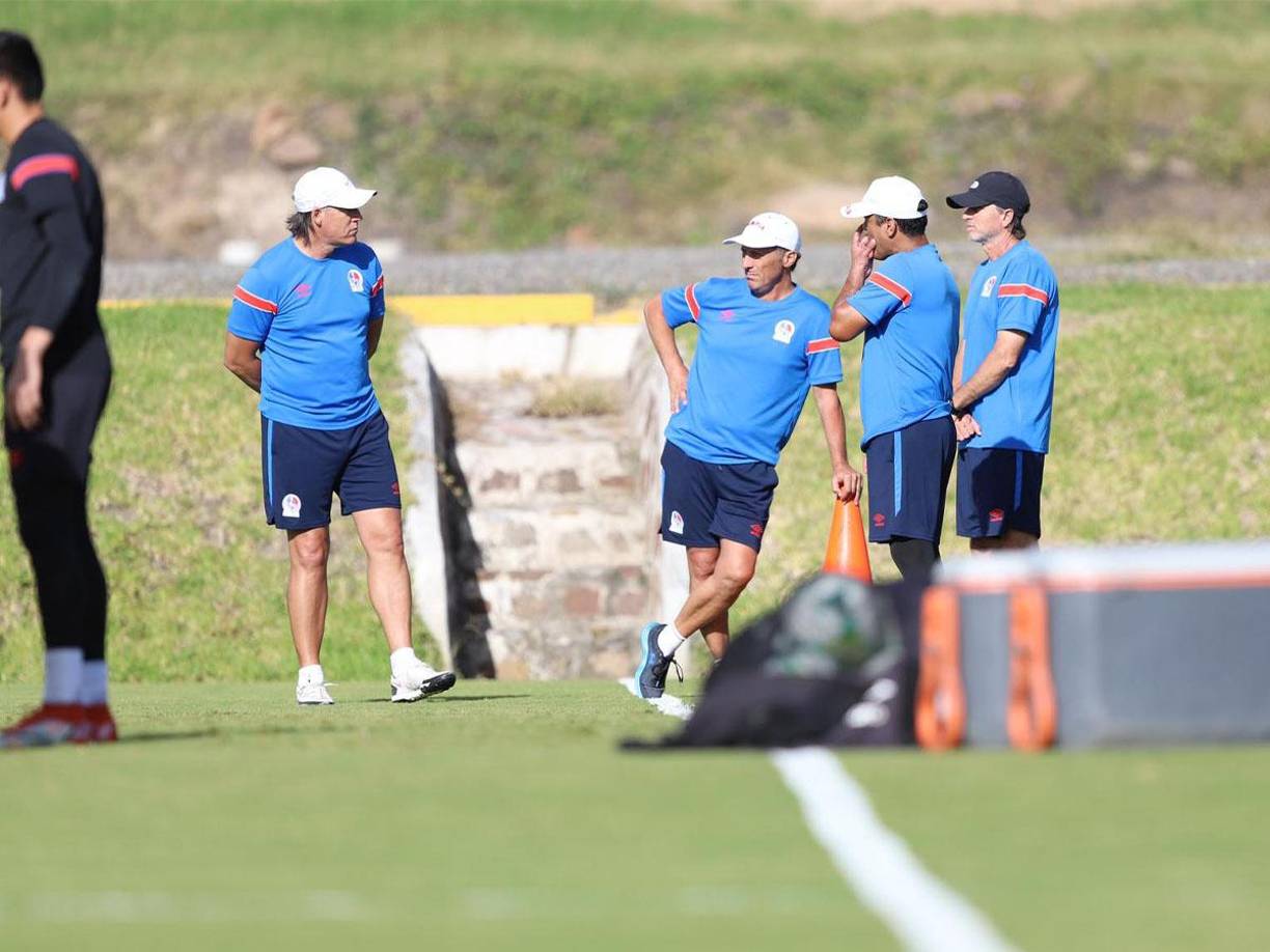 Si el argentino Pedro Troglio conquista el torneo Apertura, se convertirá en el DT con más campeonatos en la historia de la Liga Nacional.