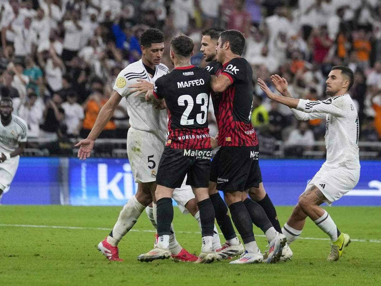 Esto molestó mucho a Pablo Maffeo y le reclamó a Jude Bellingham, además de sujetarlo fuerte de la camiseta.