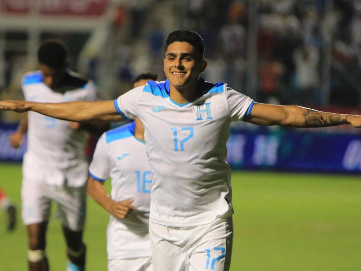 Luis Palma: Es el mejor legionario hondureño de la actualidad. Vive un gran momento en el Celtic de Escocia y quiere demostraron con la camisa de la selección de Honduras. Jugaría como extremo por el sector izquierdo.