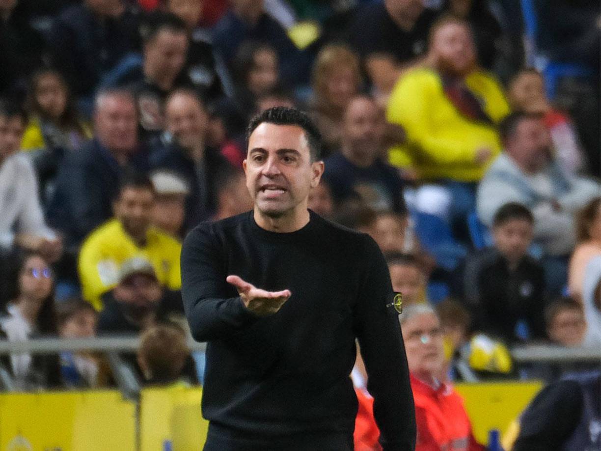 “Entonces, ¿para qué haces la suposición? Ya no va a pasar esto que dices. Esto ya no va a pasar. Si es antes del partido, pues bueno, podemos hablar de que puede pasar... pero ya no ha pasado. Para qué hablar de esto. Me parece absurdo. ¿No te parece?... Es absurdísimo”, le dijo Xavi a Helena.