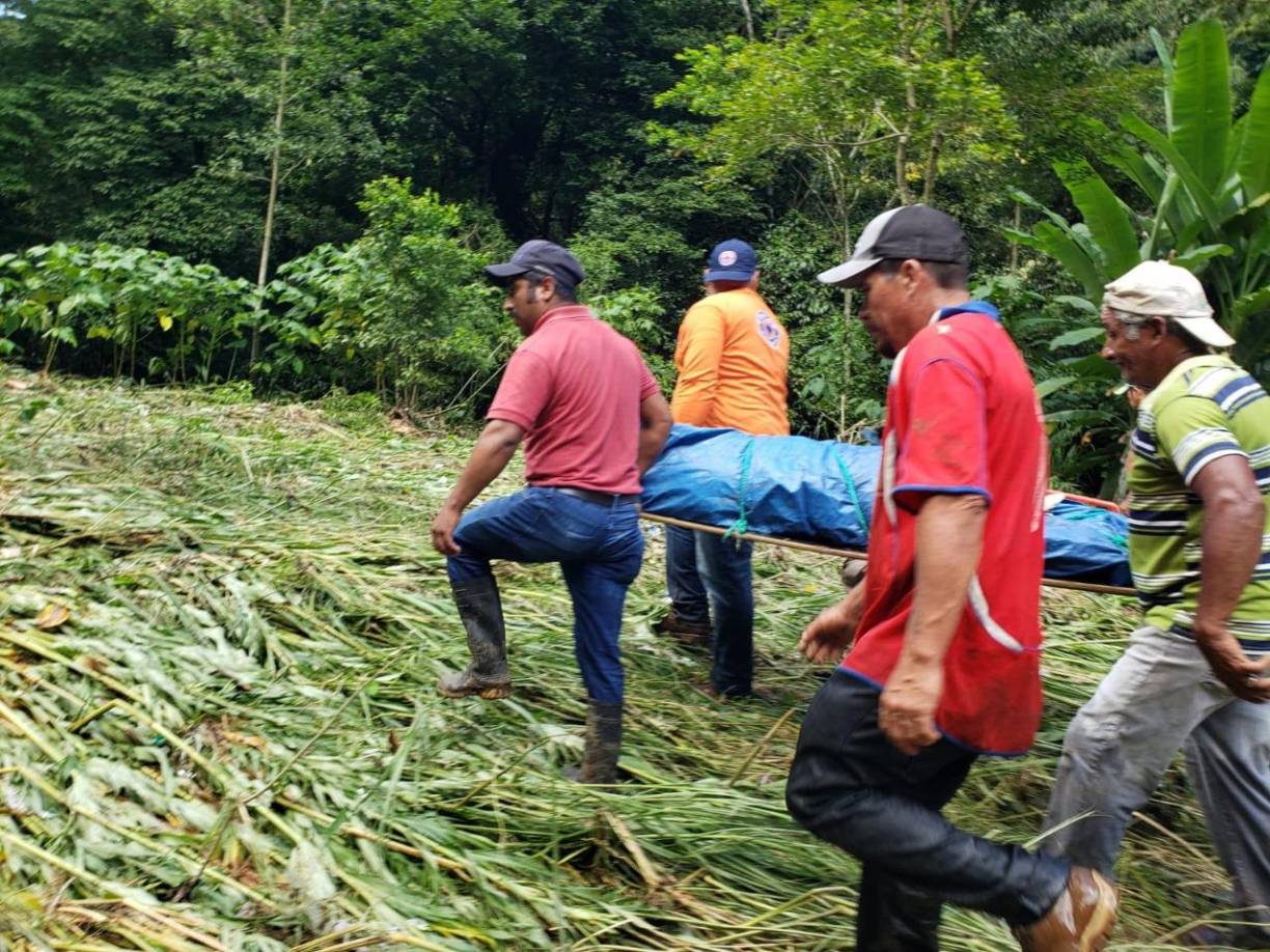 Desgarradoras imágenes del rescate de familia que murió ahogada en San Francisco de Yojoa