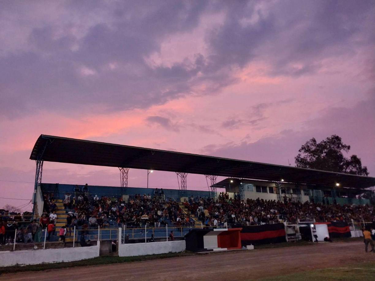 Esta noche se vivirá un duelo intenso entre Independiente y Platense para clasificar a la final de la Liga de Ascenso.