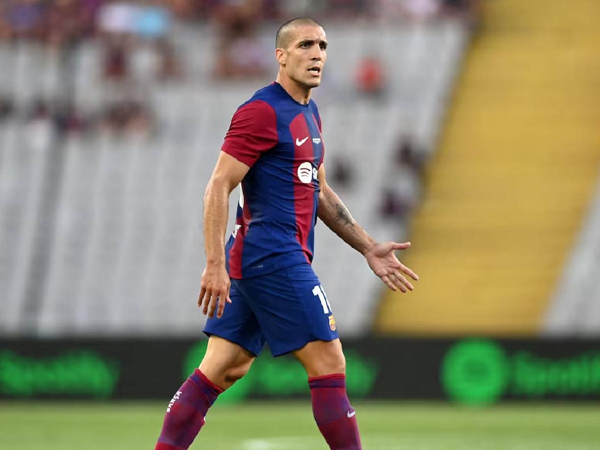Según informa Catalunya Ràdio, Hansi Flick le habría comunicado a Oriol Romeu que cuenta con él y que será parte del equipo durante esta temporada.