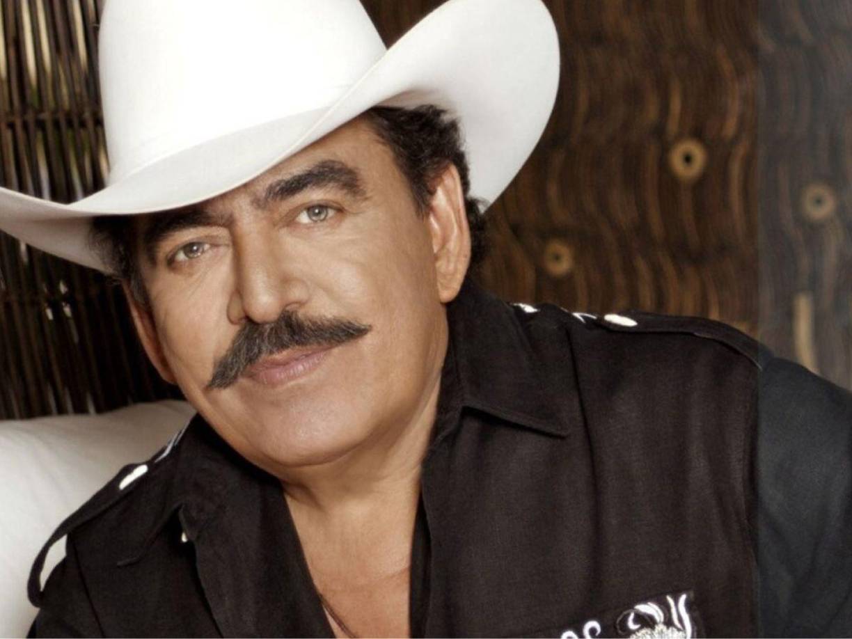 Según reportes, la millonaria herencia de Joan Sebastian incluye 51 propiedades en Guerrero, Morelos, Jalisco y Veracruz, incluyendo ranchos, casas y terrenos. Si bien hace más de 7 años de la muerte del icónico artista, su herencia aún no ha sido repartida por conflictos entre sus hijos, ya que él no dejó un testamento, reporta Milenio.