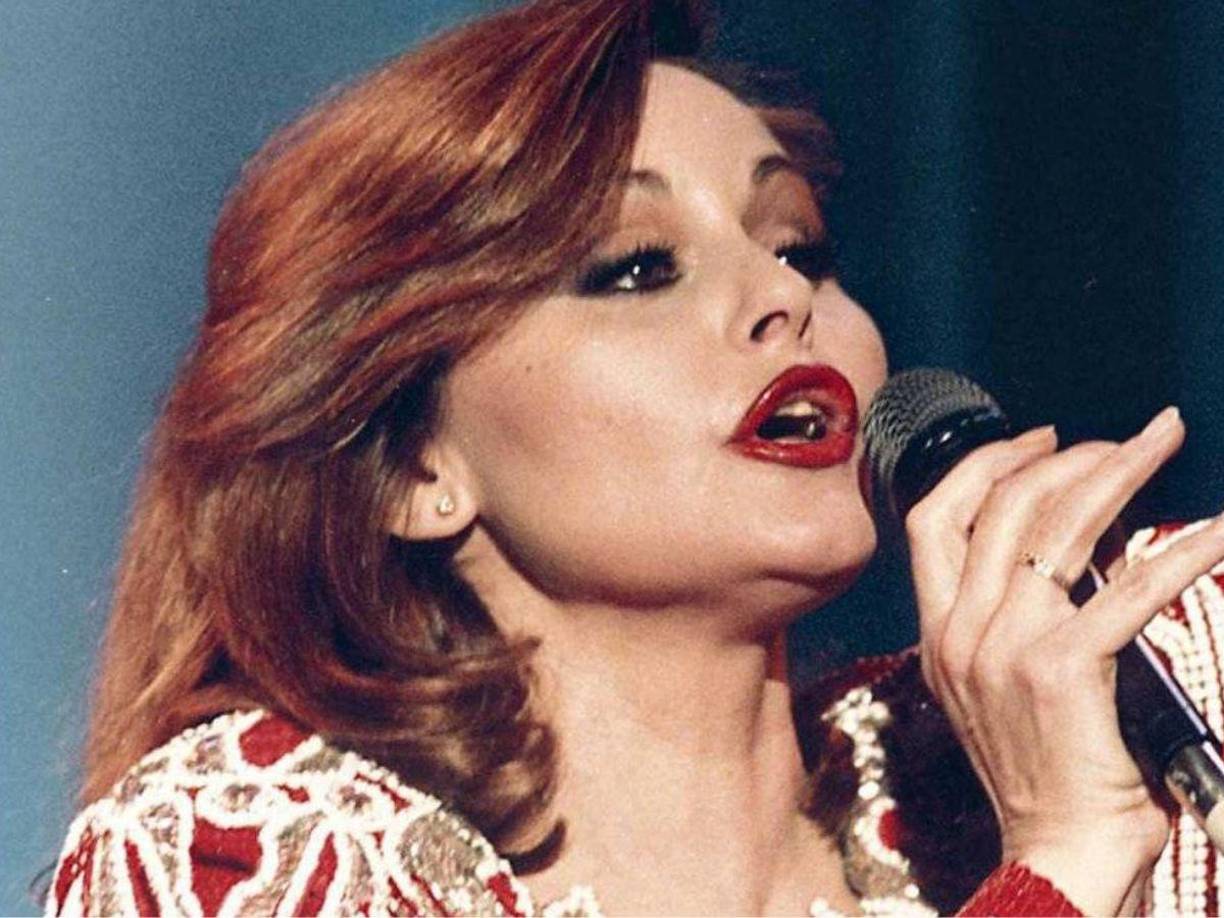 No obstante, el éxito de la pista ha sido tal que es casi un hecho que más de uno se sentirán identificados con la letra que habla sobre melancolía y desamor.