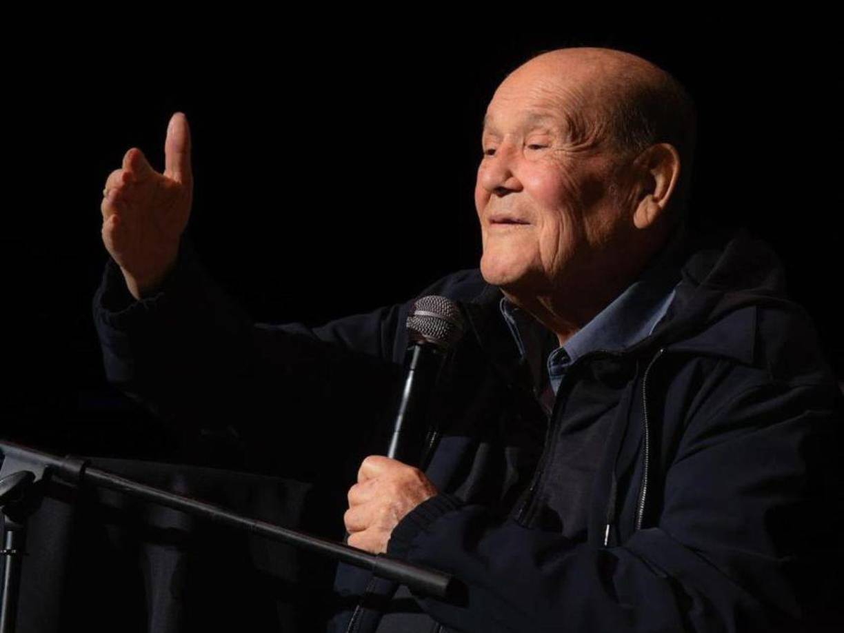 Hasta el momento, no se han confirmado las causas del deceso del cantante, así que sólo queda esperar más información al respecto por parte de la familia.