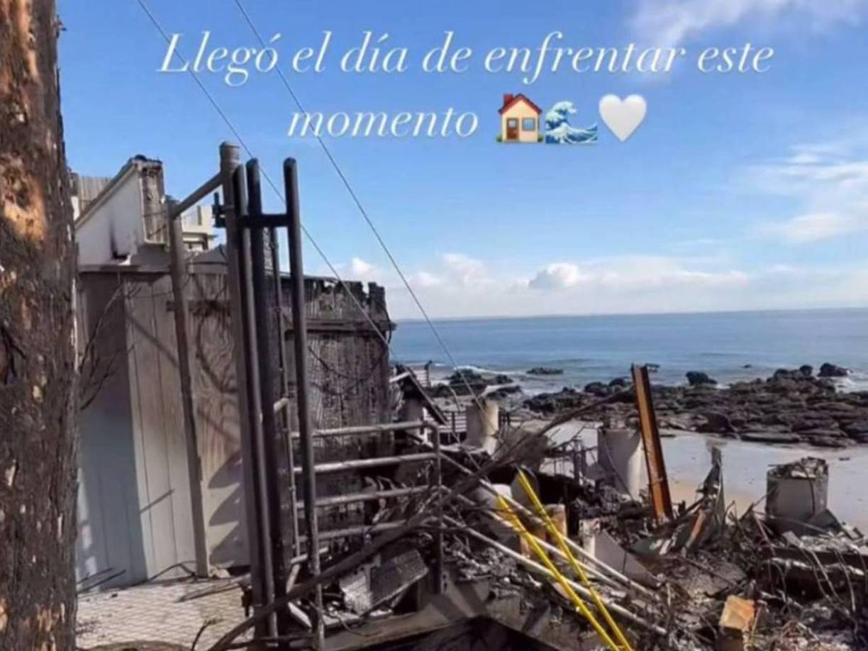“Llegó el día de enfrentar este momento”, publicó la esposa de Carlos Vela en una historia de Instagram junto a un video mostrando los escombros de su casa