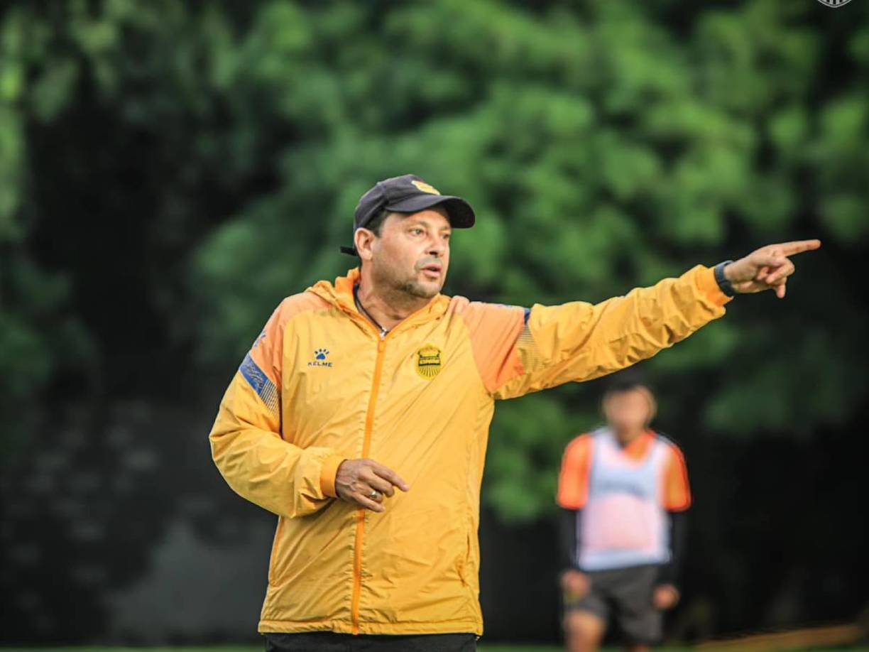 Jeaustin Campos - Real España apuesta por la continuidad del técnico costarricense para el 2025. El club sampedrano lo quiere renovar por tres temporadas más.