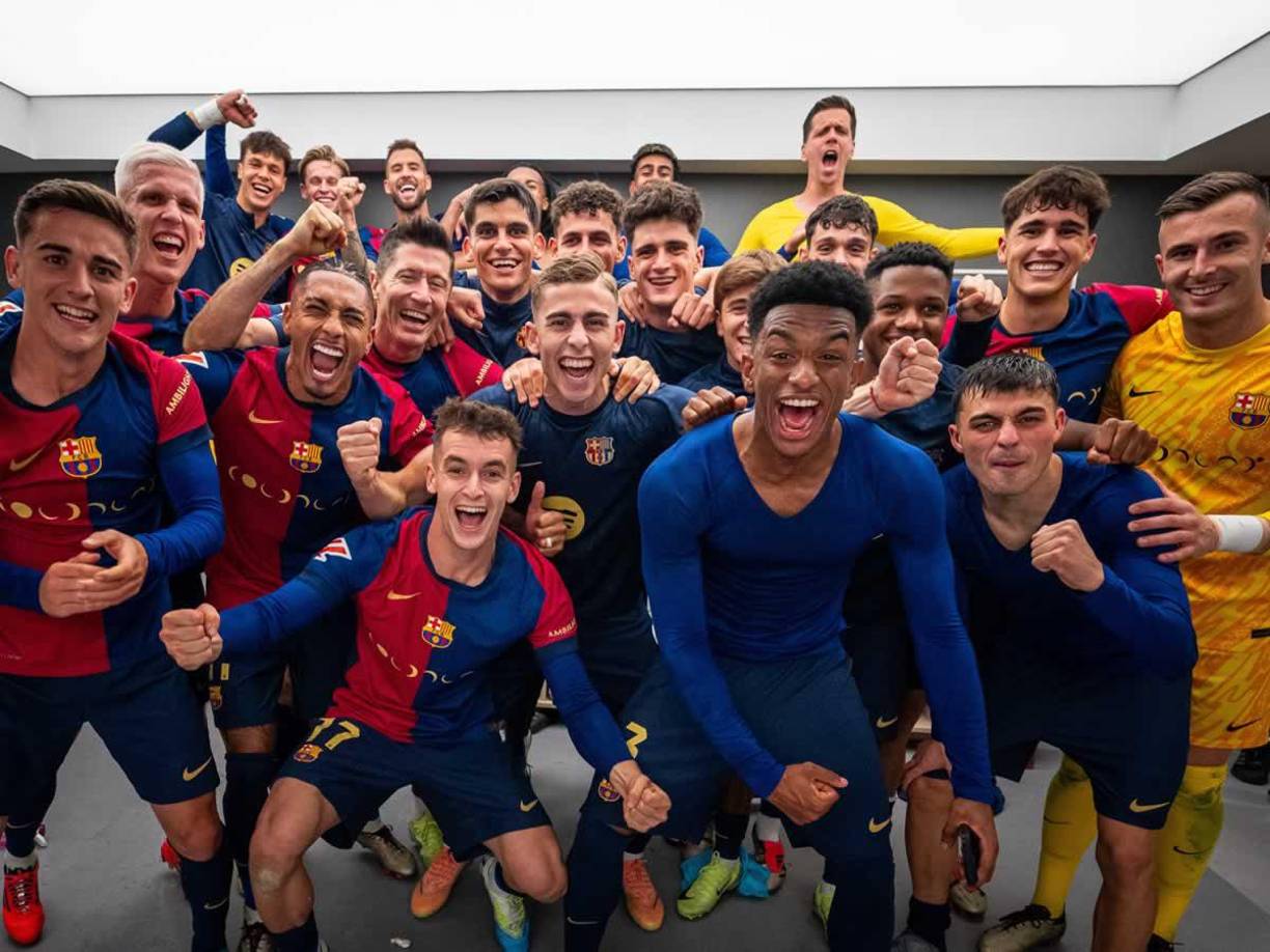 Así celebraron los jugadores del Barcelona el triunfo en el vestuario en el Bernabéu.
