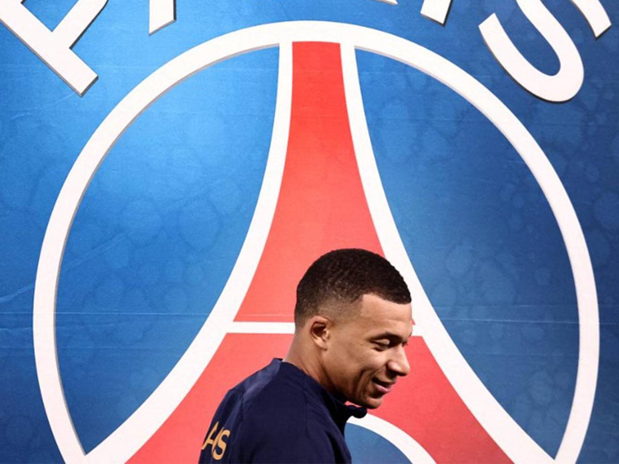 De otro lado, si los merengues llegaran a encontrarse nuevamente con evasivas, como ocurrió hace año y medio, y observan que el jugador no está dispuesto a firmar el contrato debido a dudas u otras razones, Kylian deberá entender que esta vez está renunciando definitivamente a la posibilidad de jugar en el Real Madrid.