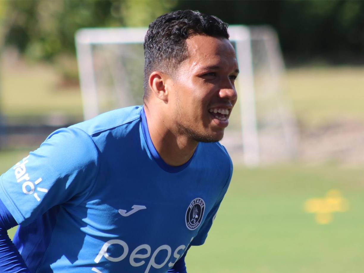 Carlos Meléndez: Estará como zaguero central haciendo dupla con Marcelo Santos.