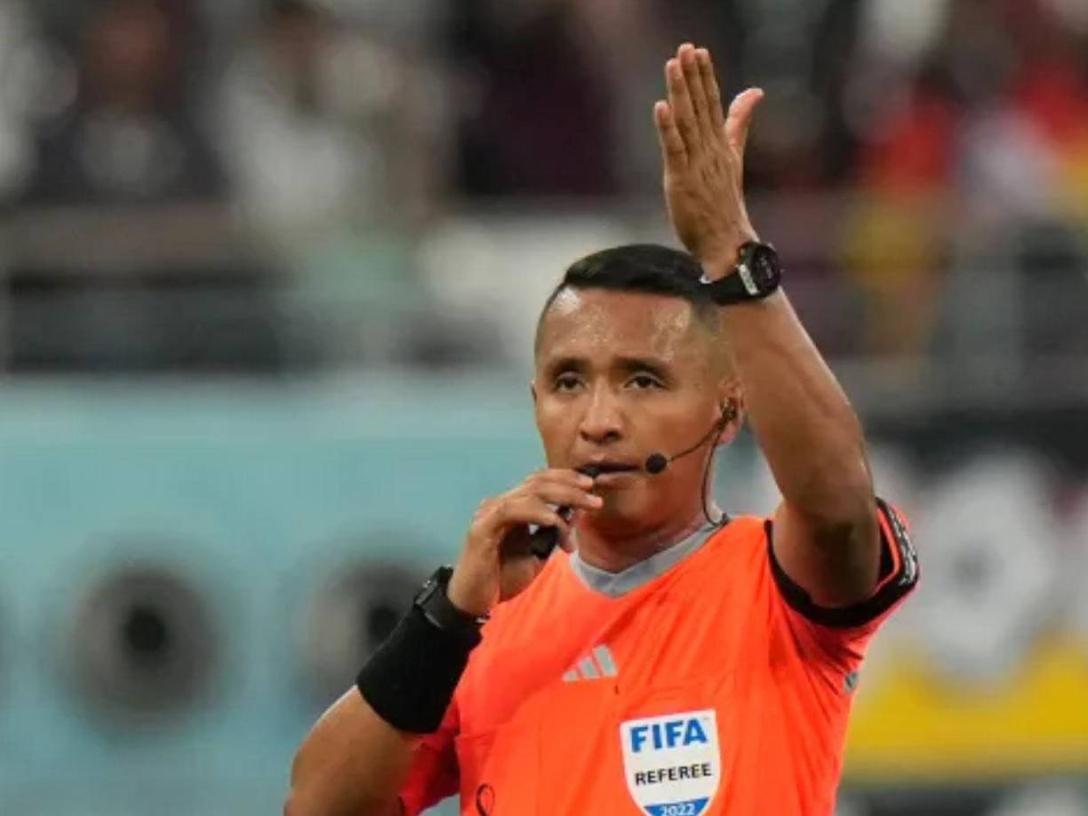 Bartón cuenta con una extensa hoja de vida que lo acreditan como uno de los réferis con más experiencia del área de la Concacaf. Tuvo participación en varios juegos en el Mundial de Qatar. 