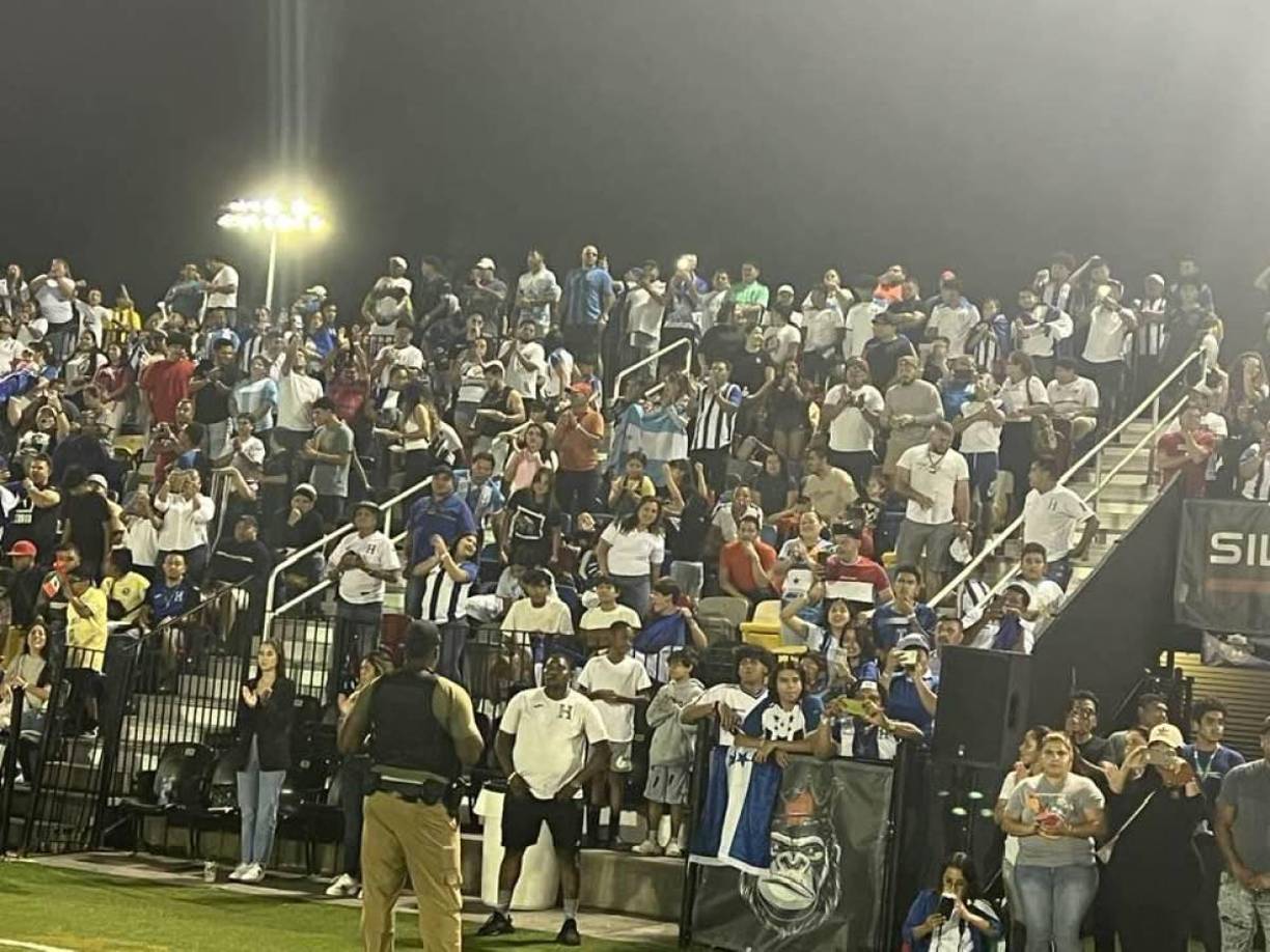 Cientos de aficionados se dieron cita para disfrutar el atractivo duelo.