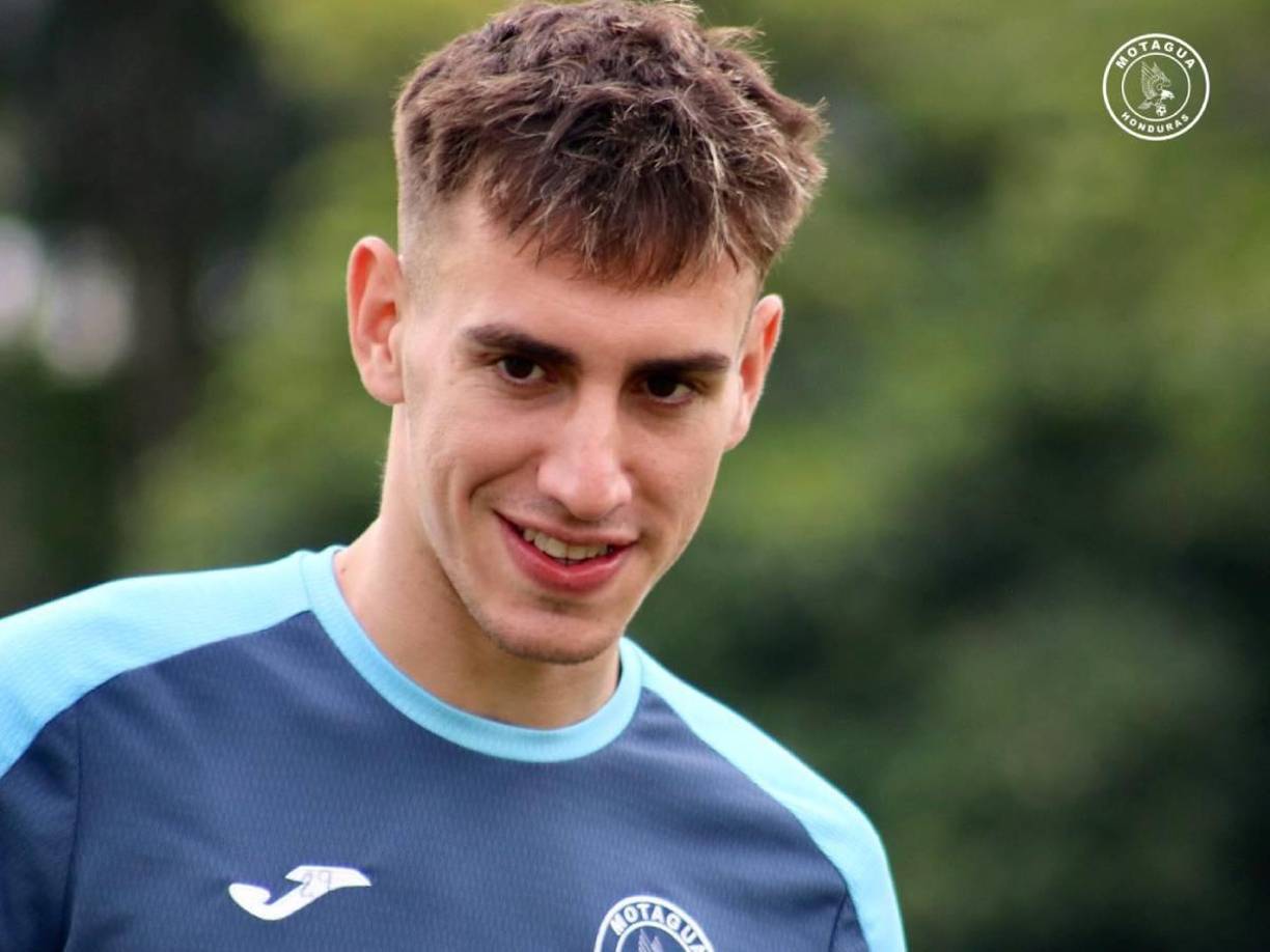 Rodrigo Auzmendi se pronunció respecto al tema de su renovación con el Motagua: “Vamos a ver que pasa. Lo único que sé es que los directivos están hablando con mi representante y la primera opción es Motagua”, señaló en exclusiva con Diario LA PRENSA.