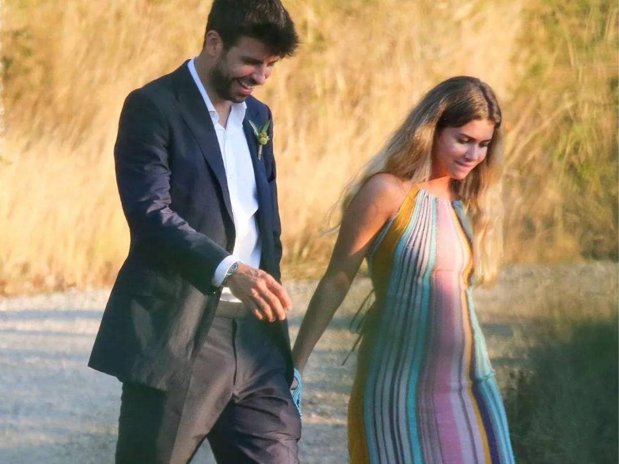 Inevitablemente, los periodistas en el lugar preguntaron por la situación de salud mental que estaba viviendo Chía, pero, la pareja se rio y evitaron responder la pregunta subiendo el volumen a la música del vehículo.