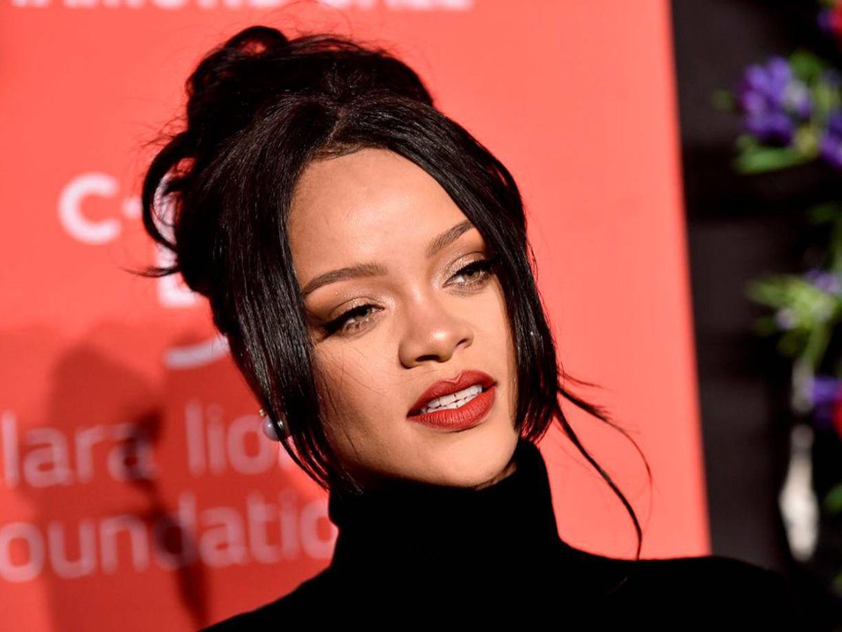Rihanna se convirtió en la multimillonaria más joven ‘hecha a sí misma’ de Estados Unidos, según publicó la revista Forbes. La cantante de Barbados le quitó el título a Kylie Jenner.