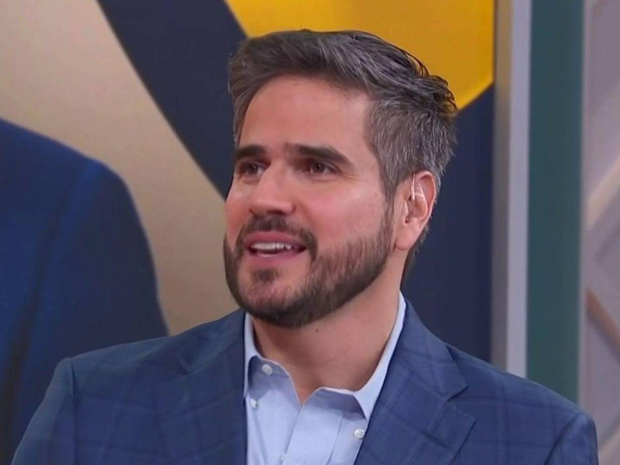 En este lamentable caso, el protagonista es Daniel Arenas, quien sin pensar en las consecuencias que sus palabras podían tener en su carrera, se lanzó contra la controvertida relación. Sin más lanzó: “La palabra amor haría igualdad con la infidelidad, me perdonas, no. Estamos normalizando que quien ama puede ser infiel, olvídate”.