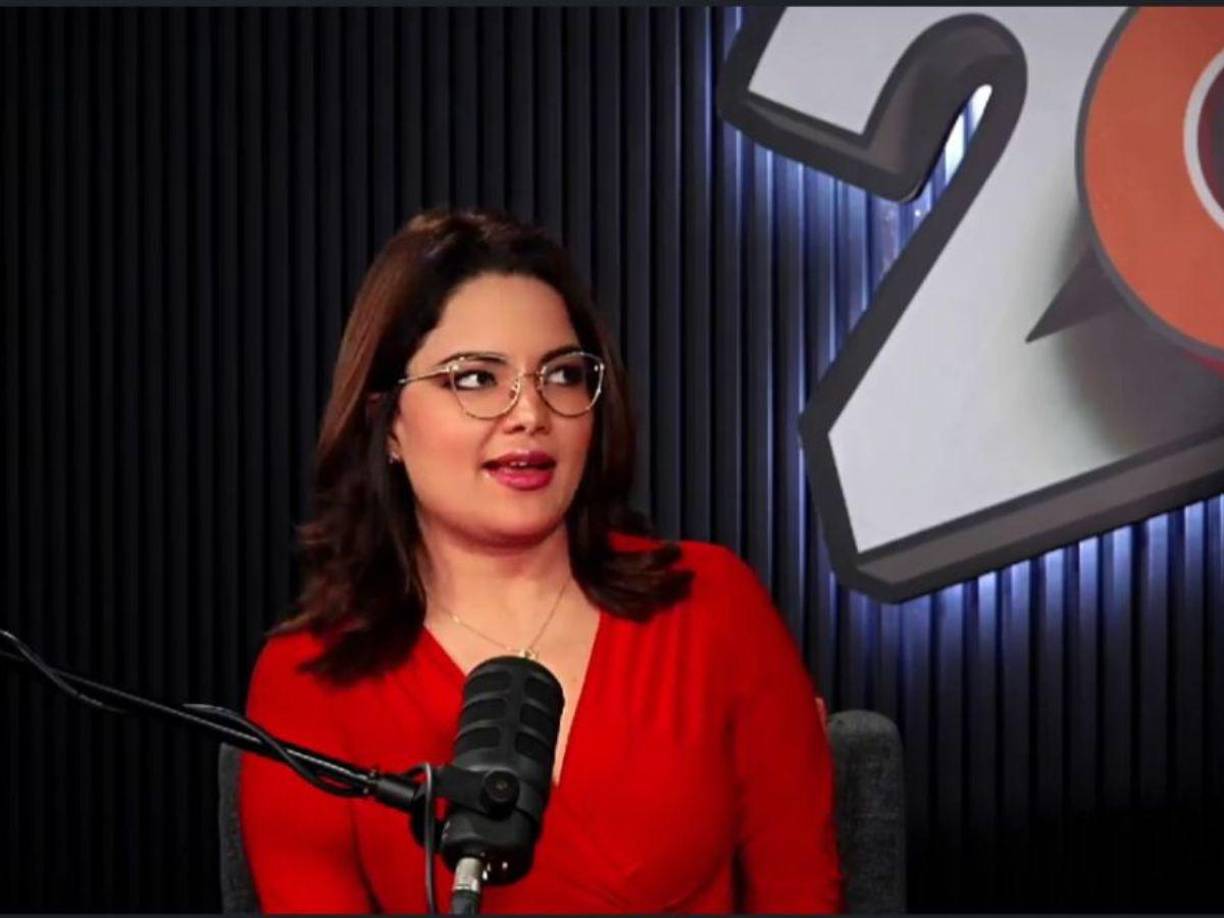 Se trata de “2 que 3 Podcast”, espacio que dirige su esposo, el también periodista Dennis Andino. 