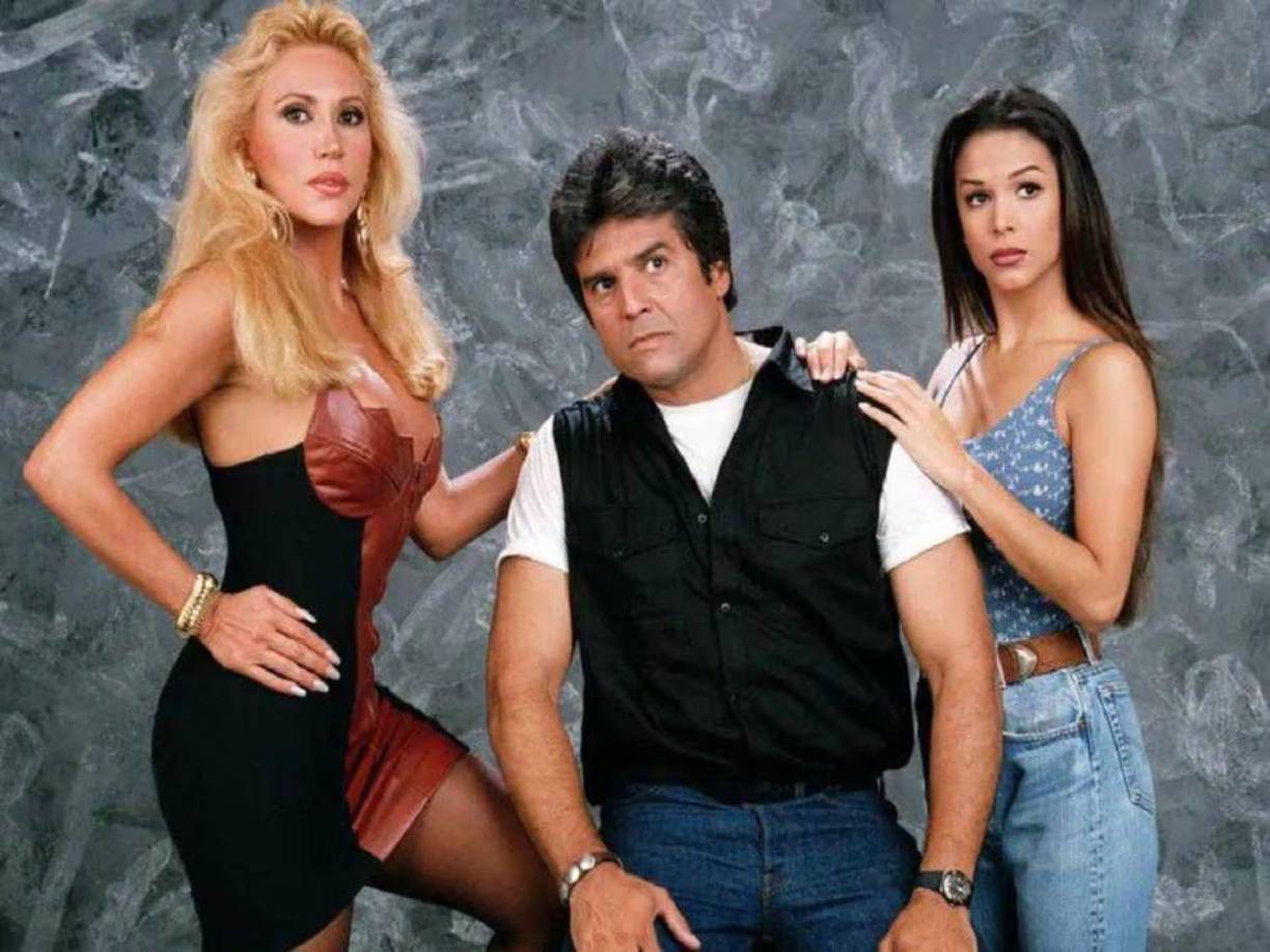 “Dos mujeres, un camino” fue una telenovela mexicana creada y producida por Emilio Larrosa, la cual se transmitió entre 1993 y 1994.