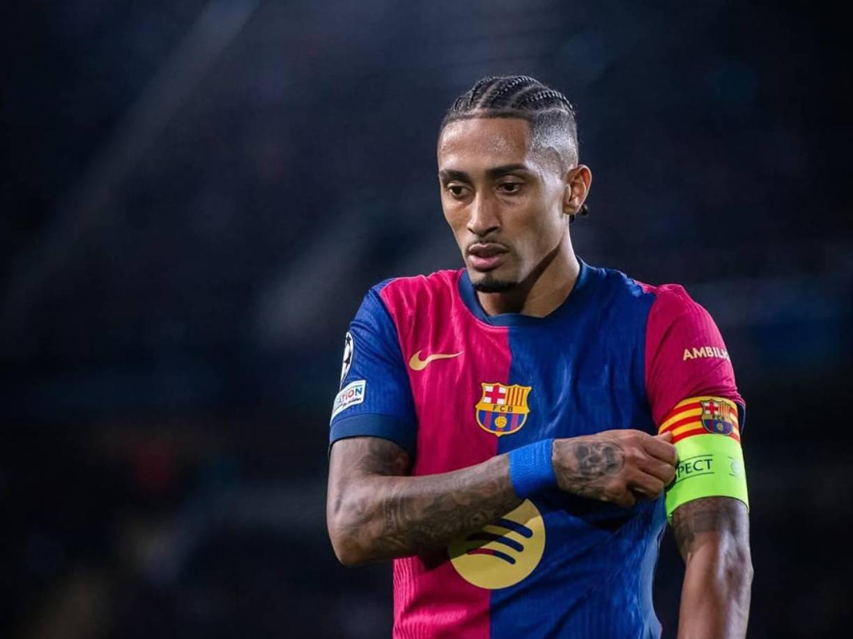 Su rendimiento ha sido tan destacado que, en varios momentos, ha eclipsado a figuras como Lewandowski o Lamine Yamal, aportando goles, asistencias y un trabajo defensivo que ha sorprendido al cuerpo técnico y directiva.