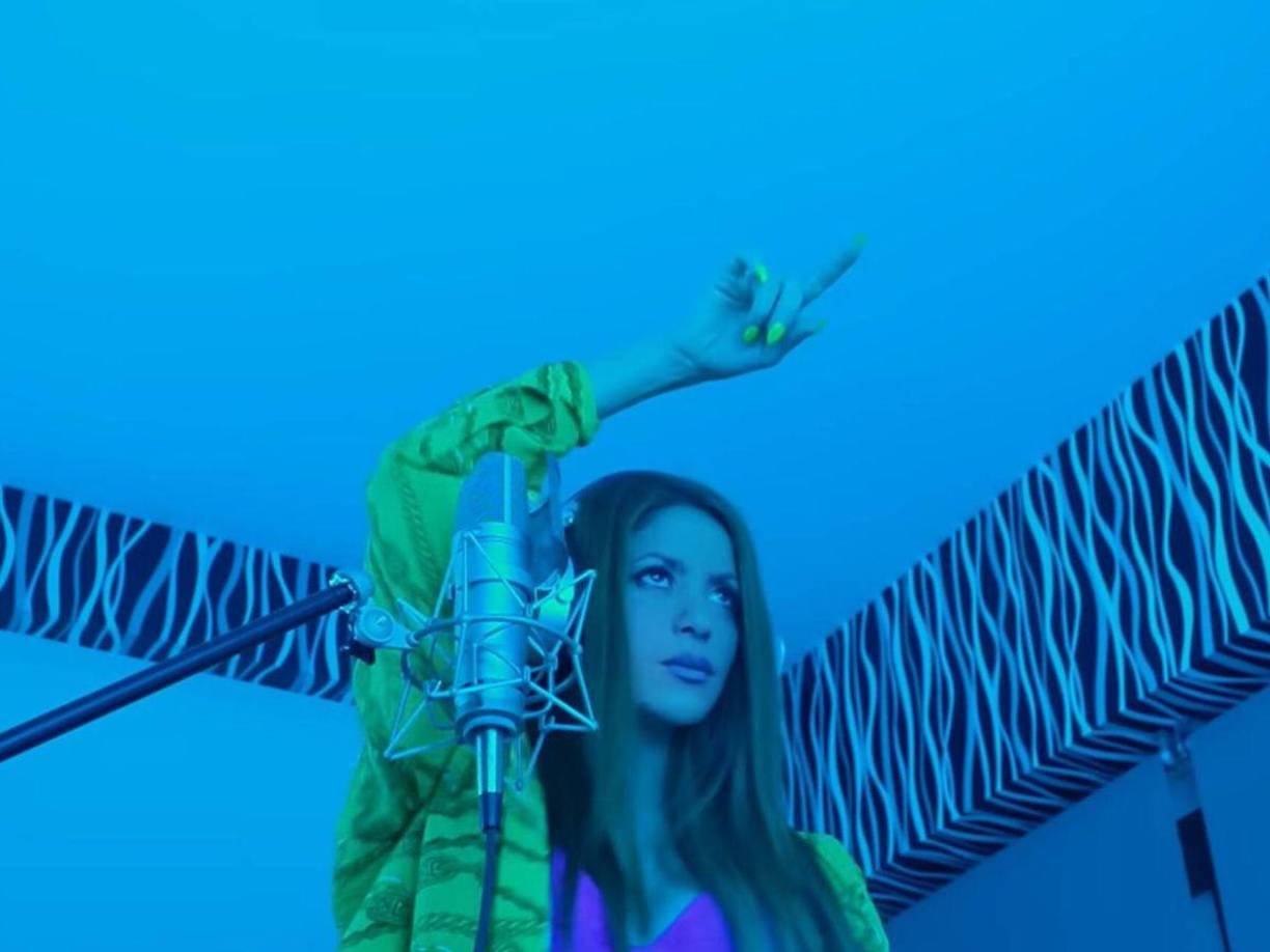 “A ti te quedé grande, por eso estás con una igualita que tú”. Sin muchas vueltas, la cantante se refiere a la nueva relación del futbolista, aunque por si quedaba alguna duda.