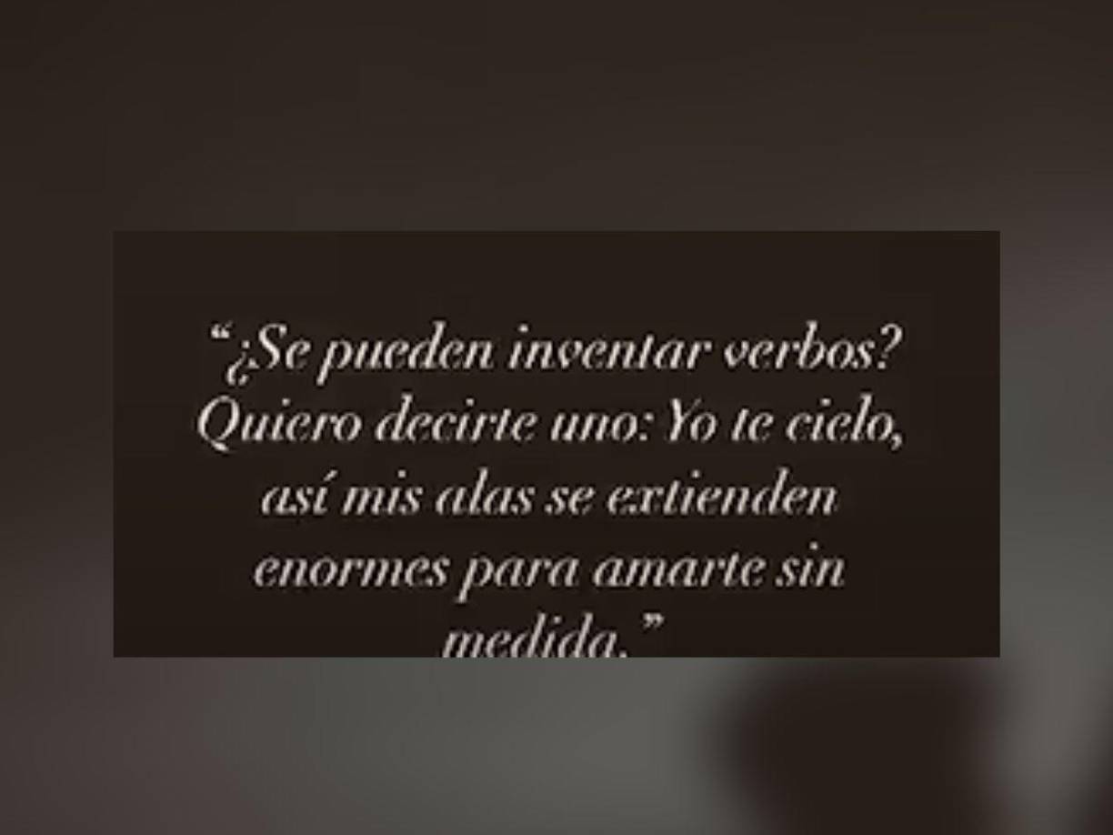 Al pie del clip, Ángela retomó unas palabras de Frida Kahlo con las que dejó en claro lo enamorada que está. “¿Se pueden inventar verbos? Quiero decirte uno: Yo te cielo, así mis alas se extienden enormes para amarte sin medida...”, espresó. 