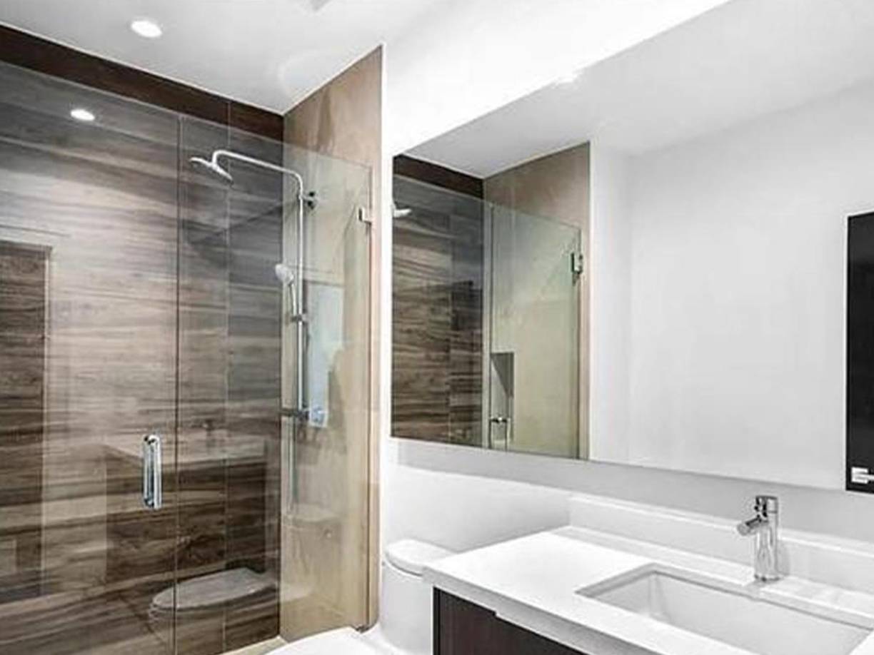 La propiedad tiene 10 habitaciones y piscina con vista al mar.