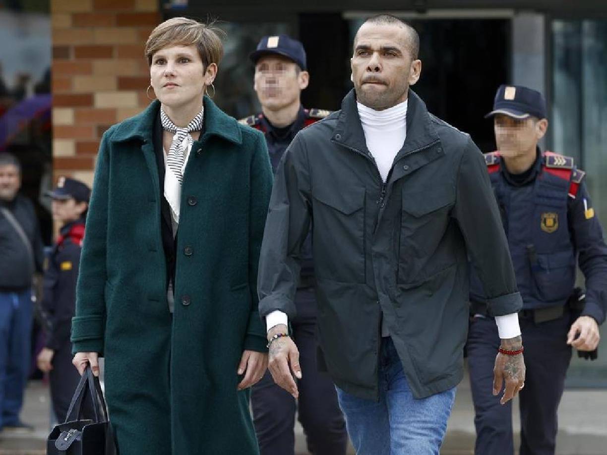 Alves estuvo 14 meses encerrado en la prisión de Brians 2 y fue el pasado 25 de marzo cuando la Audiencia de Barcelona le otorgó la libertad provisional tras pagar la fianza de un millón de euros.