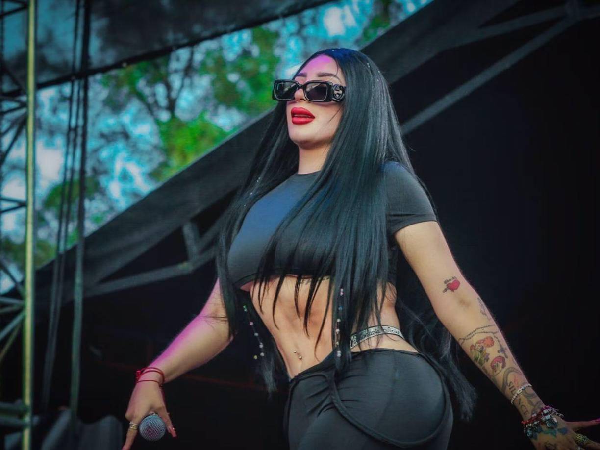 Katherinne Huerta, mejor conocida como Bellakath, sorprendió a todos al revelar que, previo a volverse famosa, estuvo a punto de fallecer debido a las complicaciones médicas que se suscitaron en una cirugía estética.