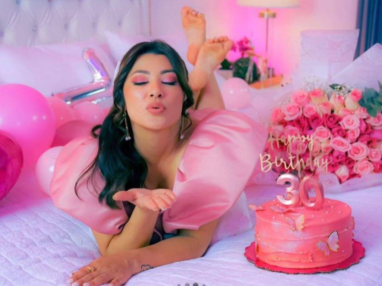 Milagro Flores está de cumpleaños este 25 de enero y celebró al estilo coquette. 