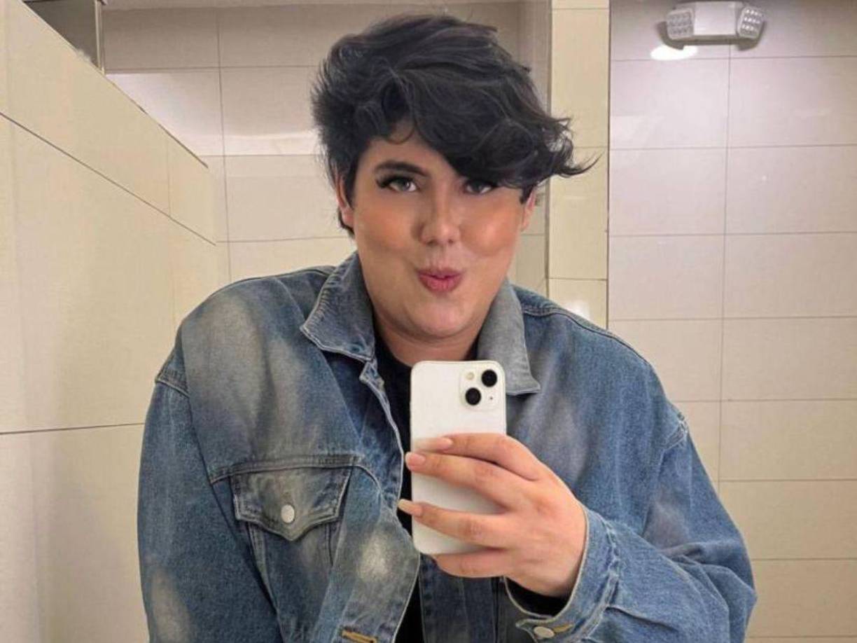 En los últimos meses, el nombre de Antonio Sandrez es sinónimo de controversia, su manera directa de decir las cosas y criticar la vestimenta de las estrellas en Honduras lo ha llevado a estar en boca de todos. 