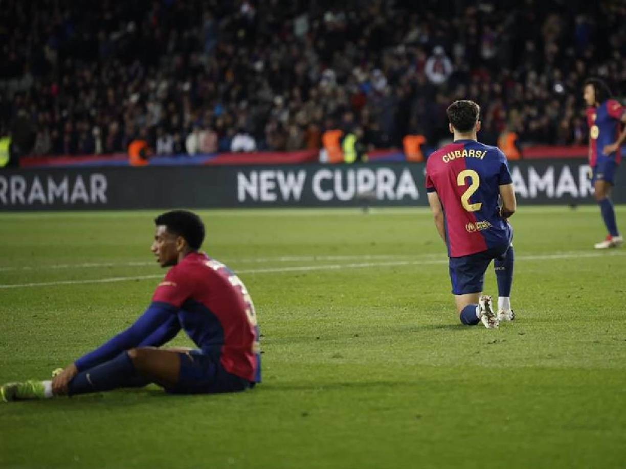 El dolor de los jugadores del Barcelona tras la remontada.