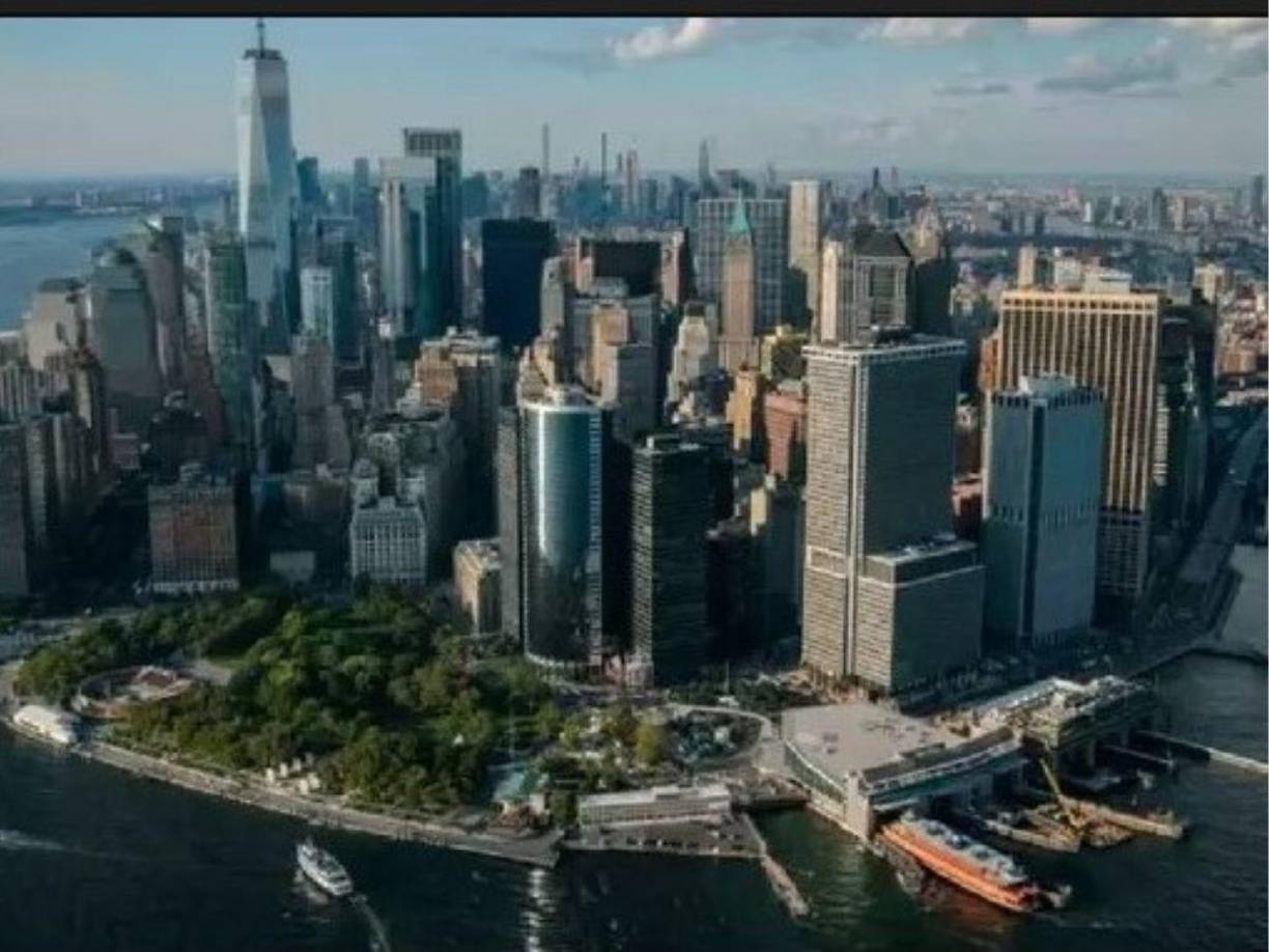 Según el informe de Henley &amp; Partner, la ciudad de Nueva York alberga a 340,000 personas con un valor de más de $1 millón, 724 centimillonarios y 58 multimillonarios. La Gran Manzana es el hogar de la mayor cantidad de propietarios individuales con un patrimonio neto ultra alto de más de $30 millones, según un informe de 2021 de la firma de información financiera y conocimiento WealthX y la plataforma de bienes raíces REALM.