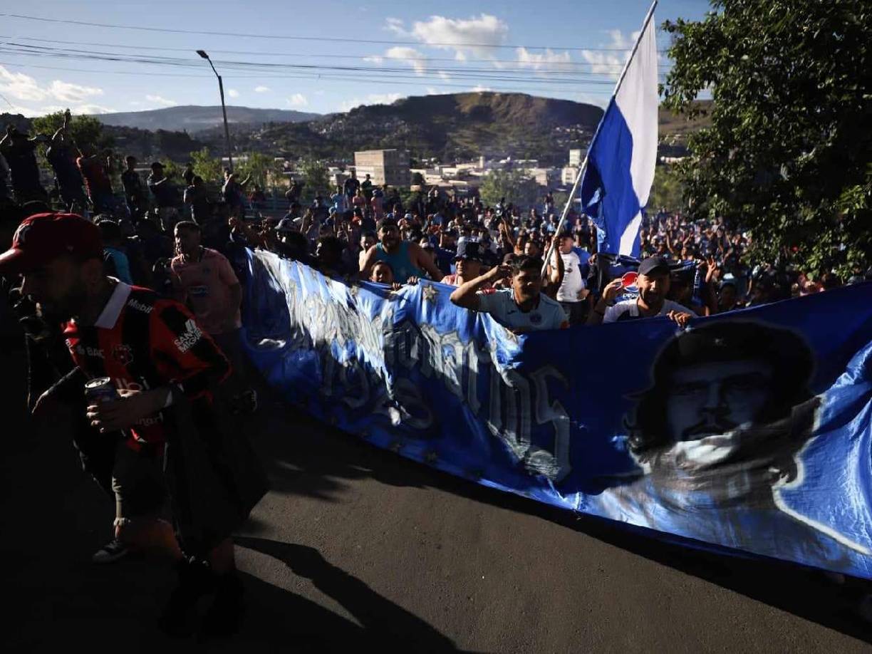 La barra del Motagua armó la fiesta de cara al duelo que inicia a las 5:00 PM en el Estadio Nacional Chelato Uclés.