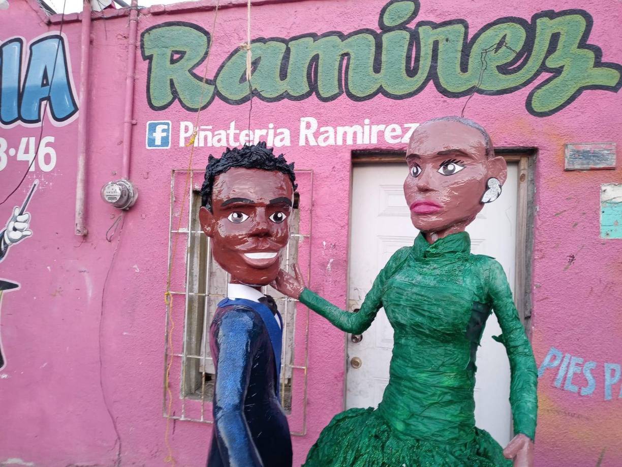 “Piñata de Chris Rock para que no se burle de las pelonas. Piñatería Ramírez te da la oportunidad, que tuvo Will Smith. ‘Por que podra meterle el p!tt* el amigo de mi hijo... pero jamás! Decirle pelona’”, escribieron en los microempresarios en sus redes sociales.