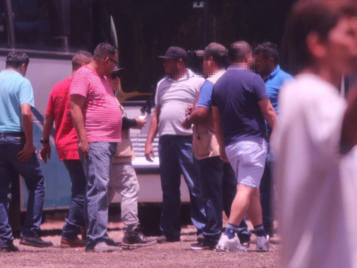 En la unidad venían 50 migrantes de Venezuela, Ecuador y Haití, más un equipo periodístico infiltrado de EL HERALDO Plus y LA PRENSA Premium que los acompañaba desde su salida en Tegucigalpa.