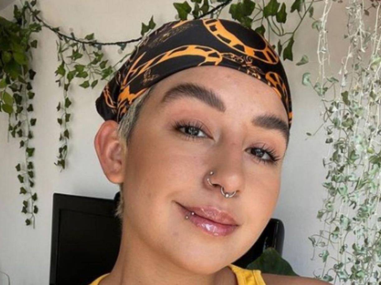 “Al no trabajar un dolor psíquico, el cuerpo lo saca, lo trabaja, lo deja salir, lo libera”, agregó.