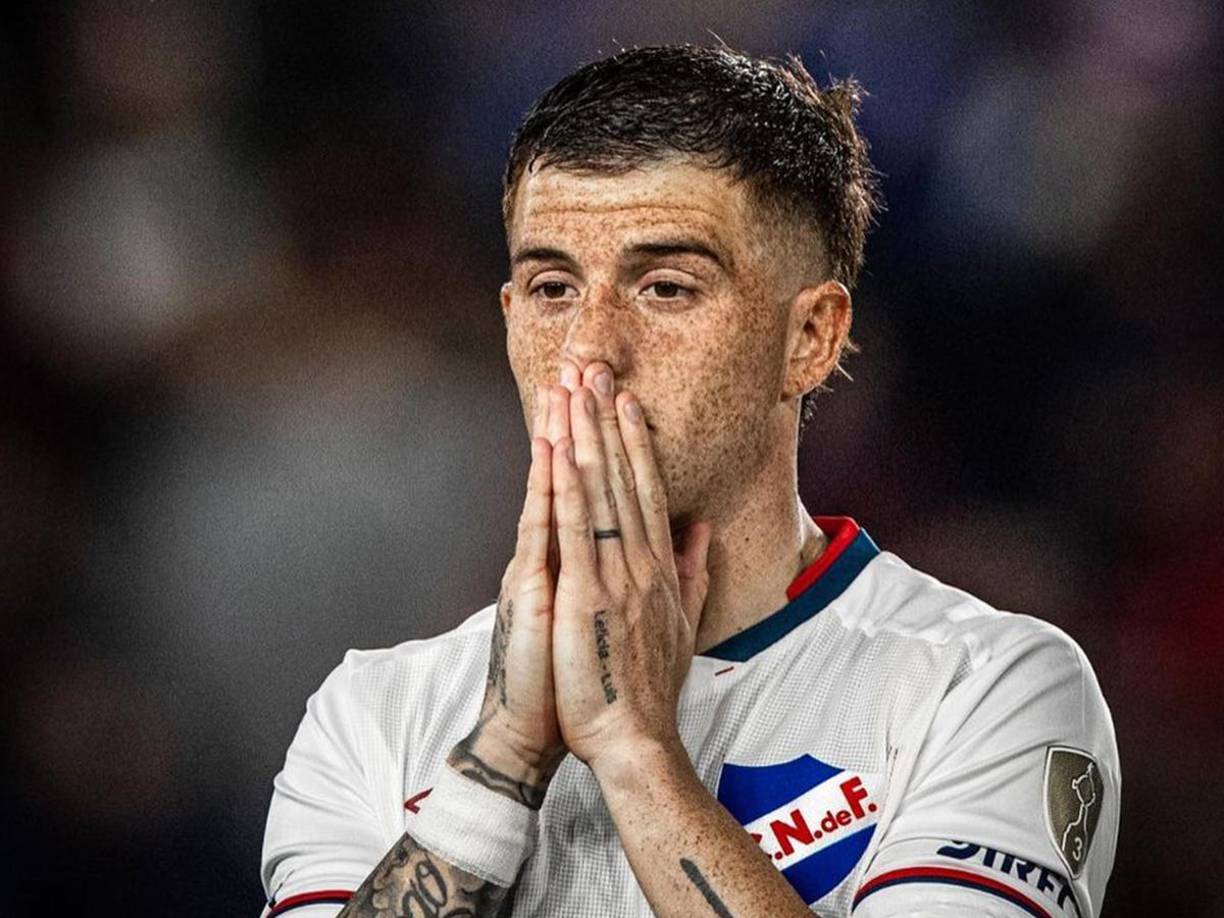 En lo que respecta al Colo Ramírez, nació en Mercedes, Uruguay, tiene 26 años y juega como centro delantero.