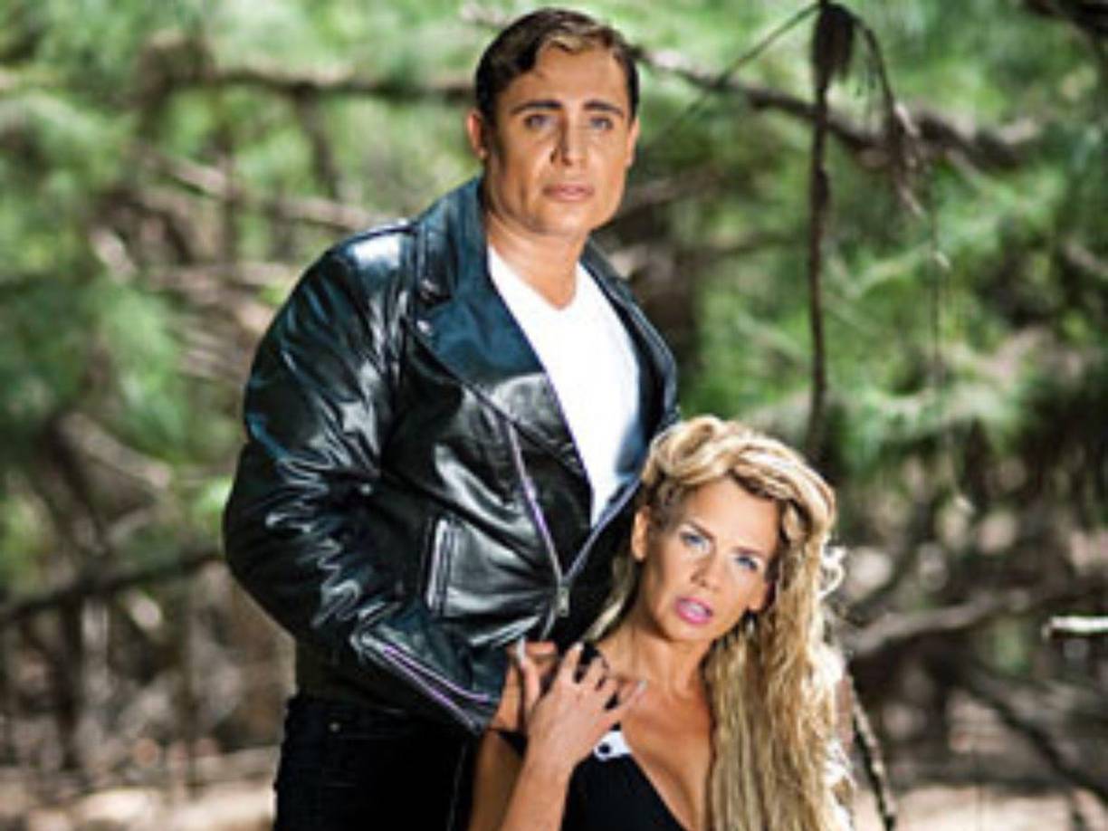 Cabe señalar, que, aunque Eduardo Antonio en el pasado tuvo relaciones con mujeres e incluso tuvo una hija, en 2020 se declaró bisexual y anunció su compromiso con su pareja Roy García.