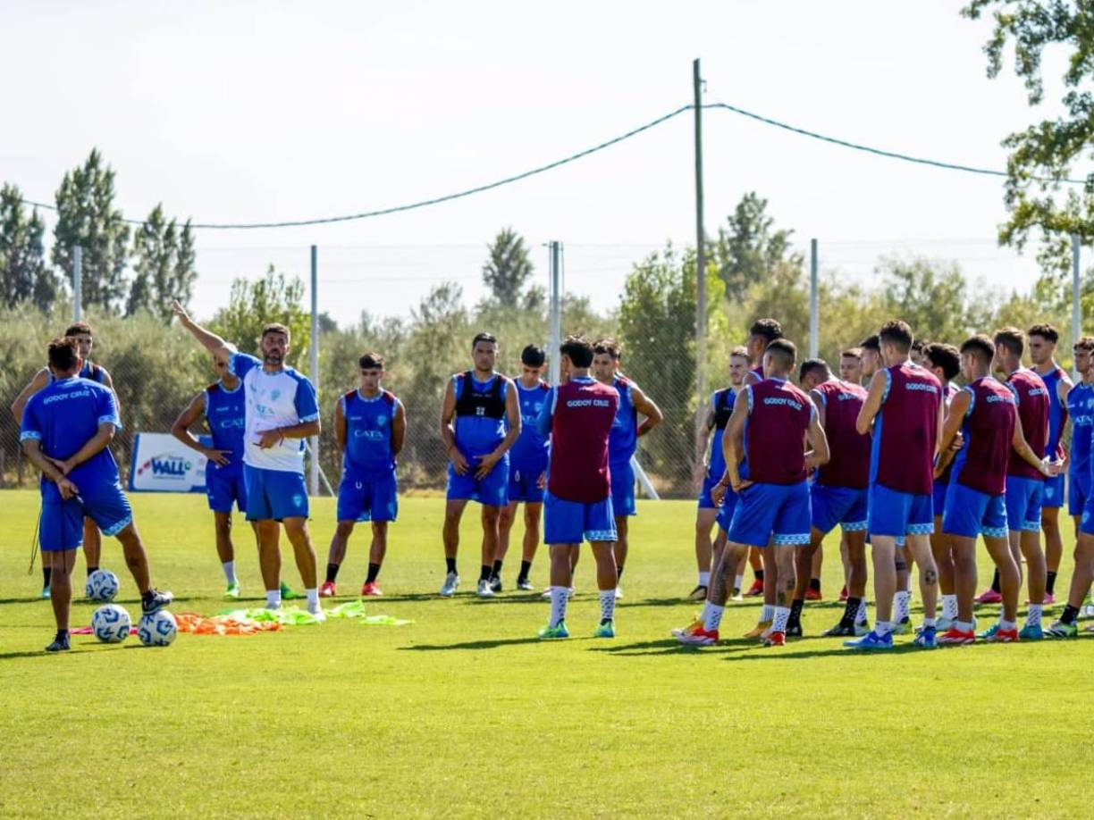El nuevo equipo de Agustín Auzmendi no ha podido ganar ningún título de liga de Primera División, ni tampoco logró alzar ninguna Copa Nacional.