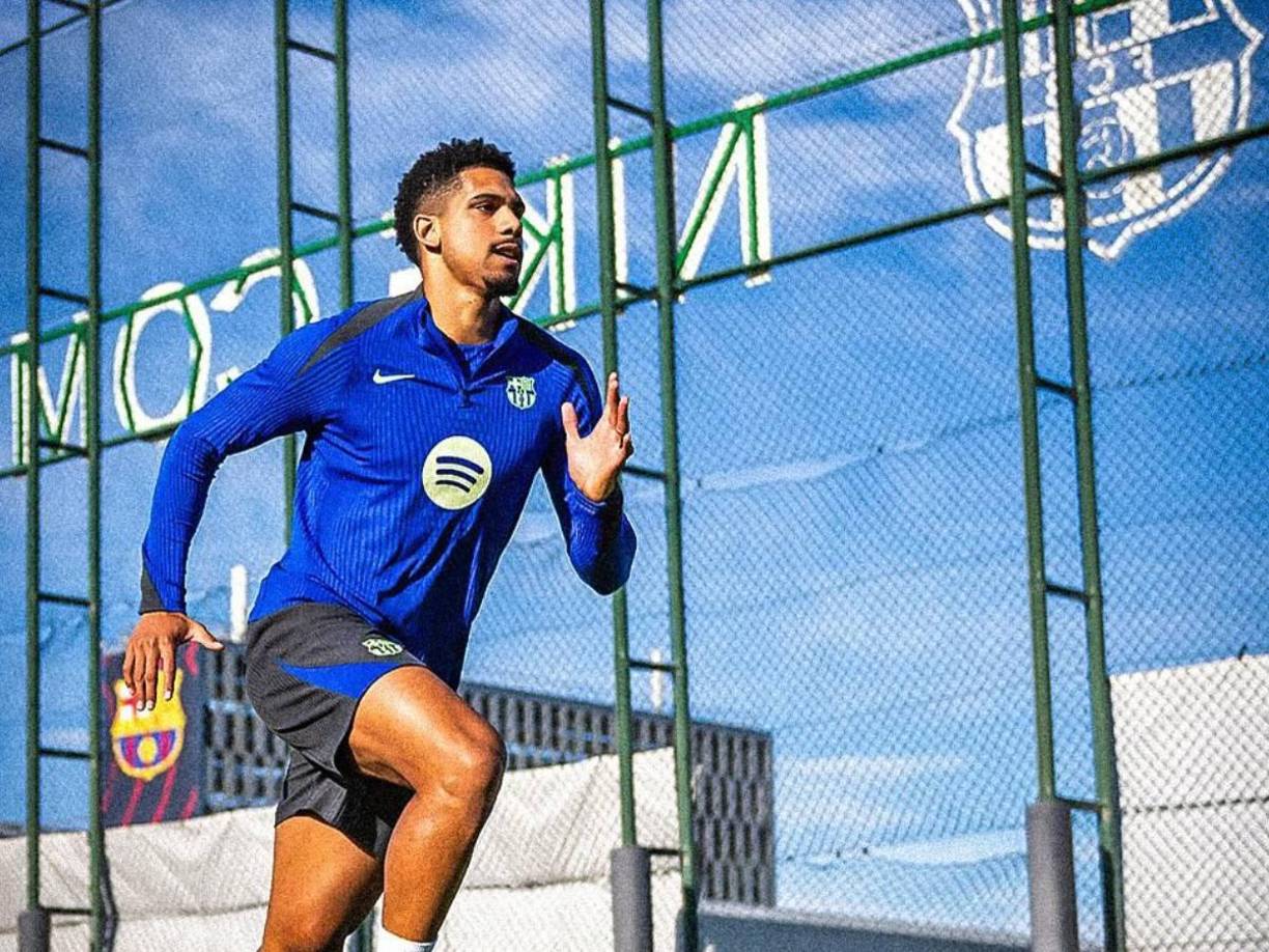 Bombazo. Según Mundo Deportivo, Ronald Araújo insiste en irse del Barça pese al interés de Hansi Flick por retenerlo. La semana que viene, la Juventus volverá a la carga tras el rechazo inicial del Barcelona.