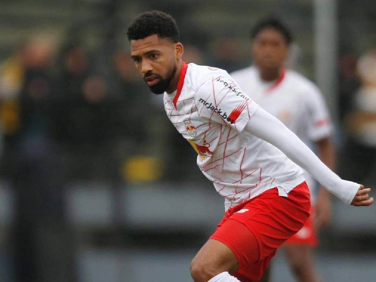 Actualmente tiene 26 años y sigue sin asentar su carrera tras pasar por cuatro equipos (son dos etapas en Palmeiras).