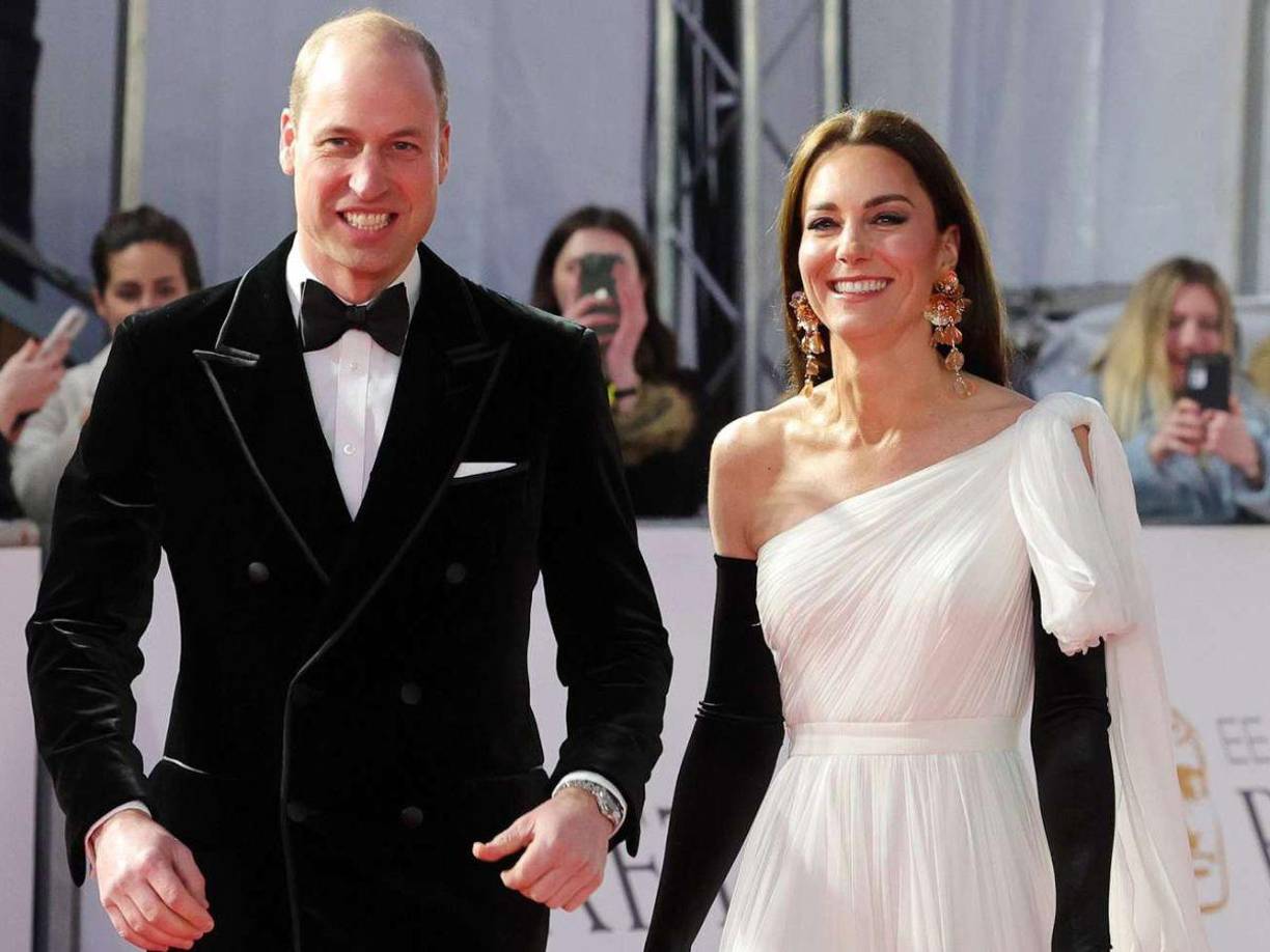 Según la prensa británica, el Princípe William le estaría siendo infiel a Kate Middleton y habría pasado San Valentín junto a su amante, en lugar de estar junto a la madre de sus hijos.