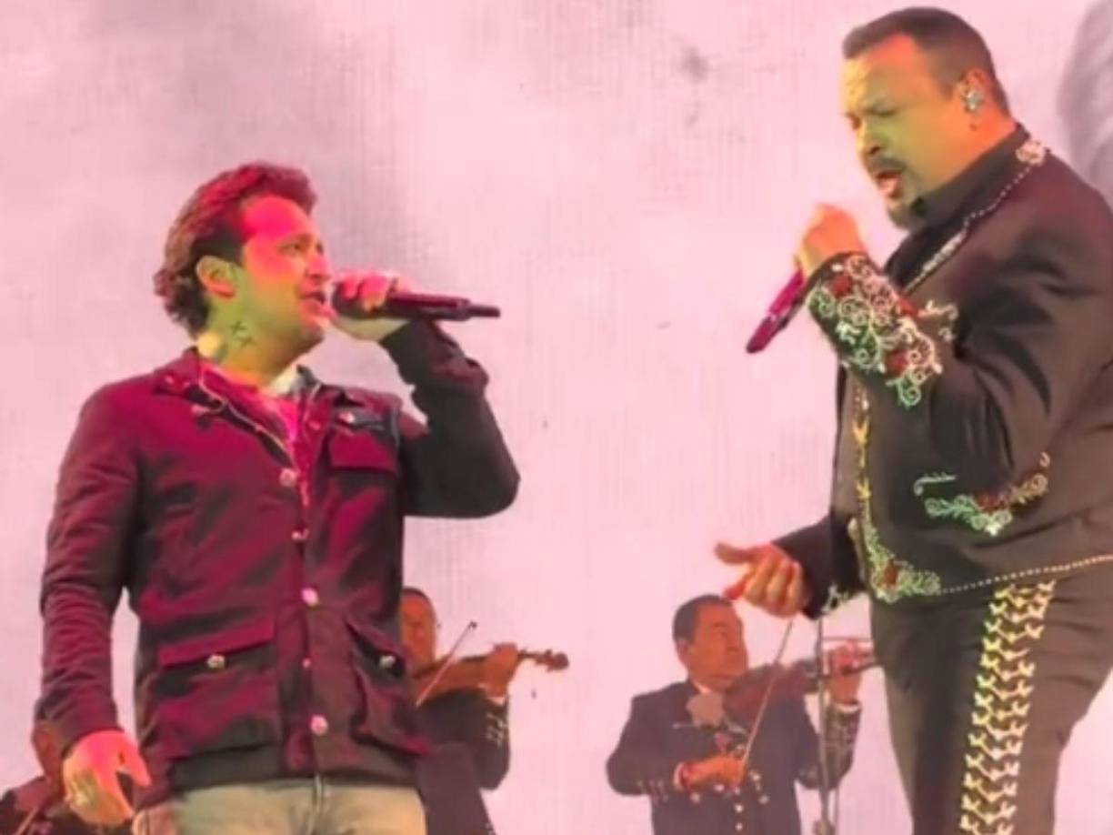 “Con esa canción le recuerda a Cazzu” y “ahora hasta Pepe (Aguilar) le ayuda a cantar a Cazzu”, son comentarios que se lee en TikTok acerca del dueto que hicieron Christian Nodal y Pepe Aguilar.