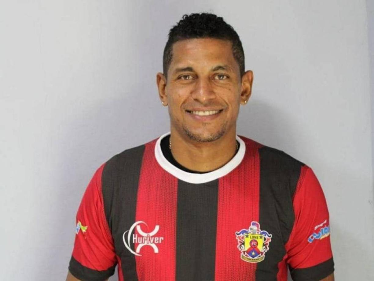 Carlo Costly confirmó que seguirá una temporada más en las filas del Lone FC de la Liga de Ascenso.