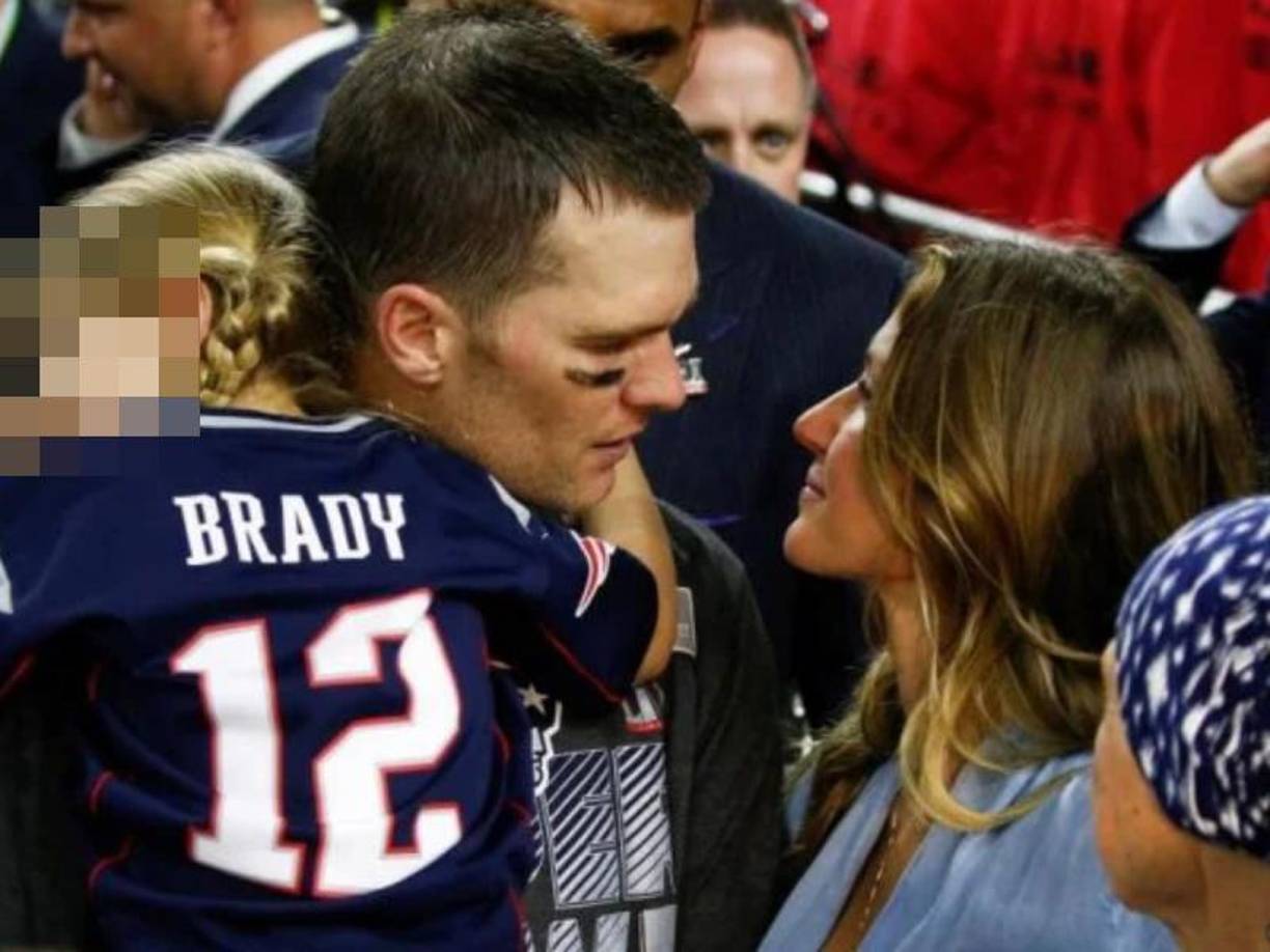Tom Brady, el legendario quarterback de la NFL, reconocido como el mejor de todos los tiempos (GOAT) con 7 anillos del Super Bowl, ha compartido detalles sorprendentes sobre su divorcio con Gisele Bundchen en octubre de 2022. Según informes del ‘Daily Mail’, Brady revela que Bündchen le fue infiel durante años con su maestro de Jiu-Jitsu, Joaquim Valente.