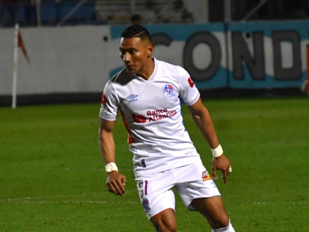 Carlos “Mango” Sánchez: Lateral por la banda izquierda. 