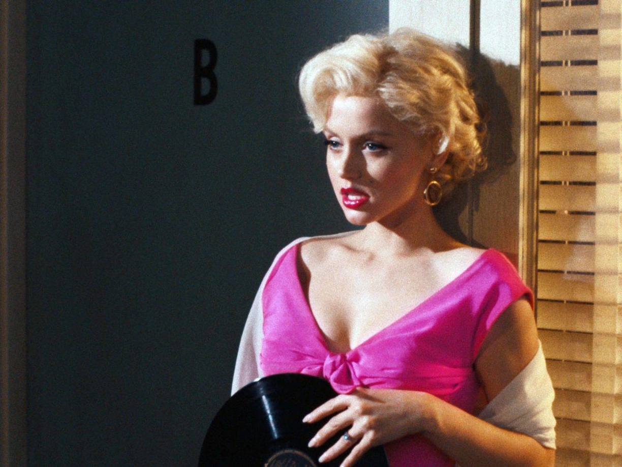 Su arribo a Hollywood no fue directo, pues el boleto de avión que la alejó de la isla tenía como destino España, tierra natal de sus abuelos. Al poco tiempo de llegar, consiguió un papel en la exitosa serie ‘El Internado’, transmitida de 2007 a 2010. Poco después, se casó con el actor Marc Clotel, de quien se divorció en 2013, hecho que la motivó a viajar a Los Ángeles, para ponerse a estudiar inglés y buscar instalarse a Hollywood, sueño que una década después ha logrado cristalizar y que, es un hecho, seguirá perfeccionando.